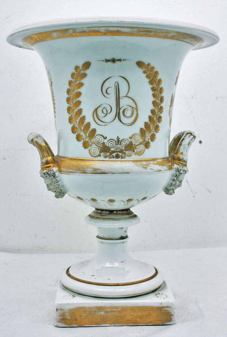 Neoclassical French Large Paris Porcelain Urn circa 1840 Les Invalides