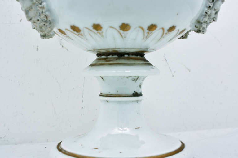 French Large Paris Porcelain Urn circa 1840 Les Invalides 1