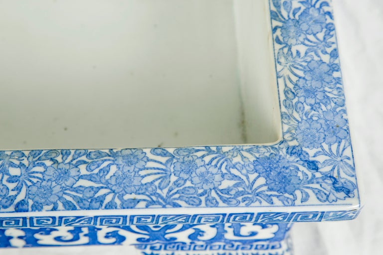 Archaistic Chinese Blue and White Porcelain Footed Container