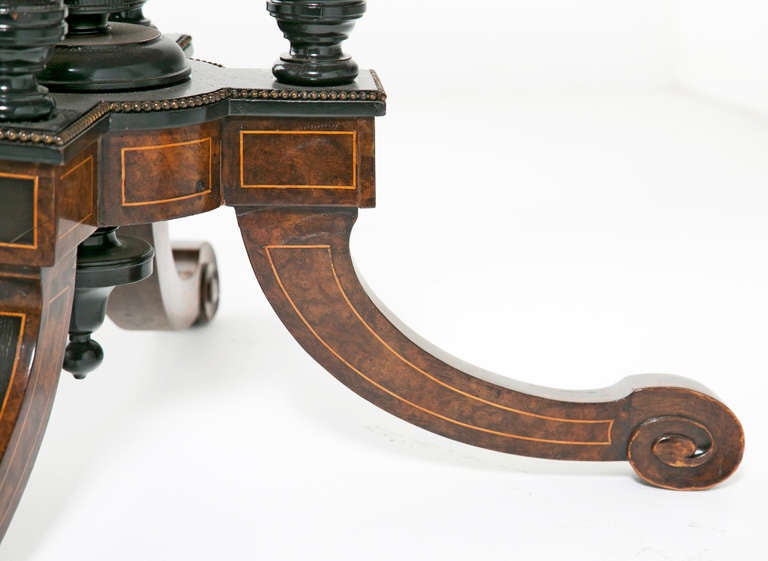 Victorian Inlaid Walnut Oval Loo Table, circa 1870 In Excellent Condition In San Francisco, CA