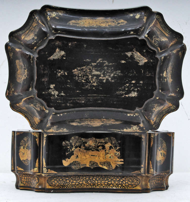 Chinoiserie 19th Century Chinese Export Lacquered and Gilt Tea Caddy
