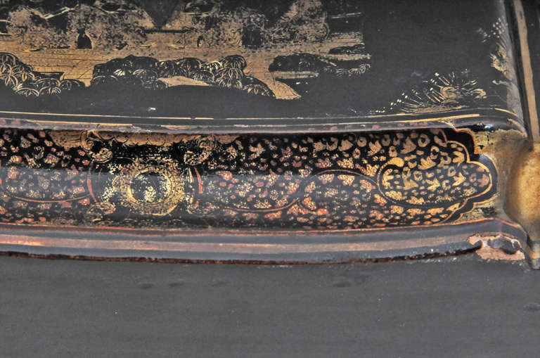 19th Century Chinese Export Lacquered and Gilt Tea Caddy 1