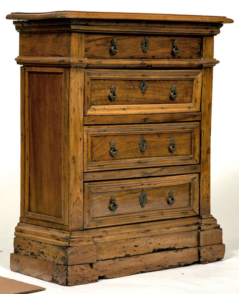 A small, well proportioned 18th Century Italian Walnut Commode