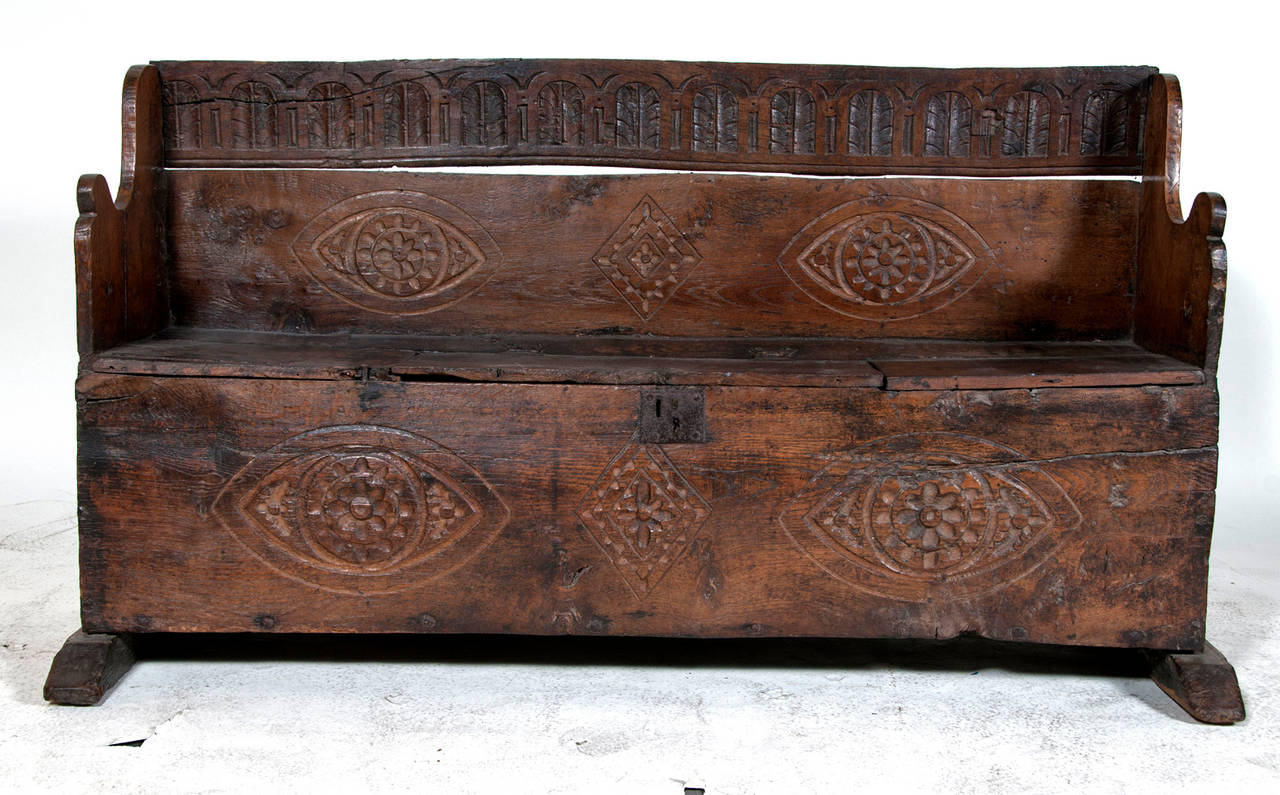 Provincial Elm Small Scaled Bench with Back, circa 1650 In Good Condition In San Francisco, CA
