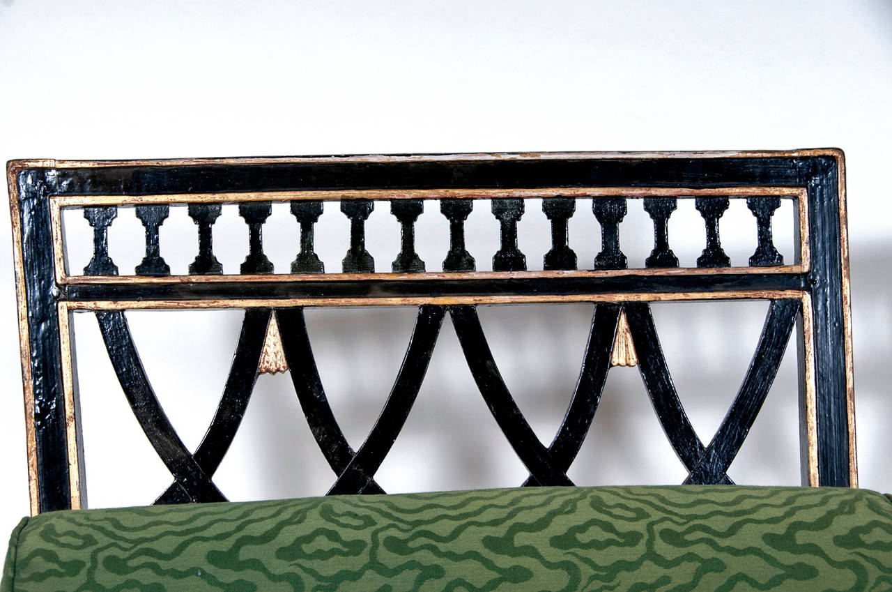 Neoclassical Painted and Gilt Daybed Window Seat, Italy circa 1820 In Good Condition In San Francisco, CA
