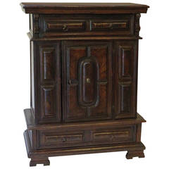 Great Small Italian Walnut Credenza 18th / 19th century, a classic