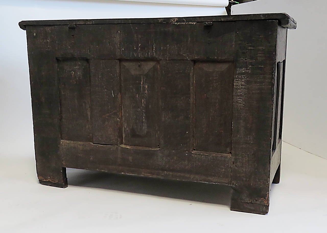 Spanish Basque Baroque Dowry Chest or Coffer, circa 1680 1