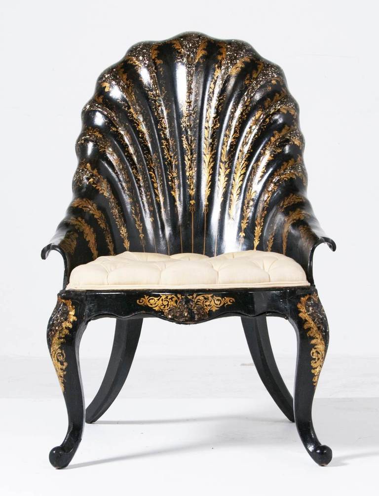 A very elegant Scalloped papier mache lacquered and gilt gondola chair made in England during the 19th century.