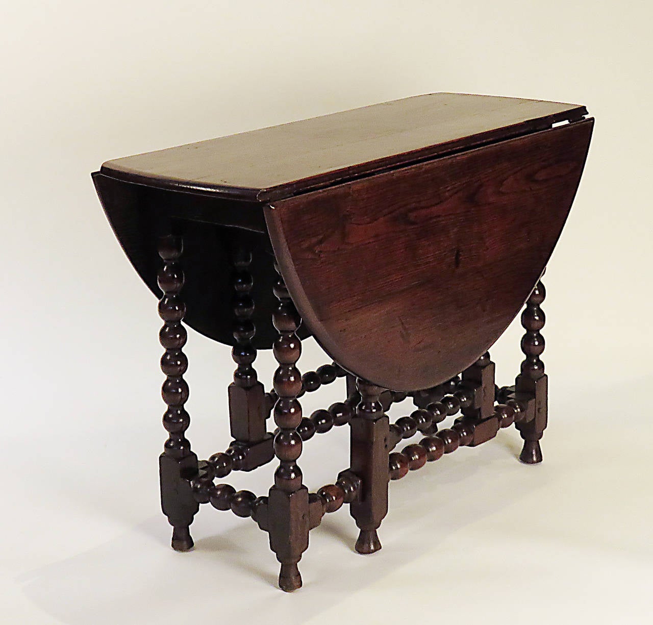 A very nice early English oak drop-leaf table made during the reign of Charles II, circa 1680. Very nice color, patina and turnings. Recently professionally tightened and polished so it is ready to go. This sort of table looks great in a