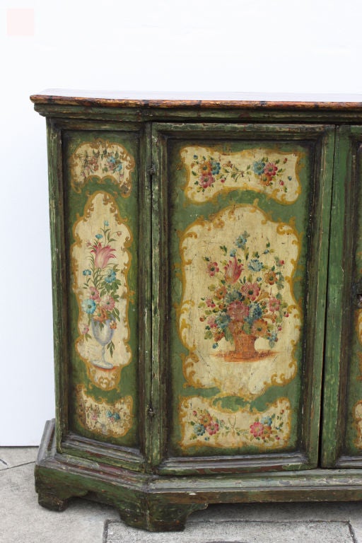 Rococo 18th century Green Lacquered Venetian Credenza / Cabinet