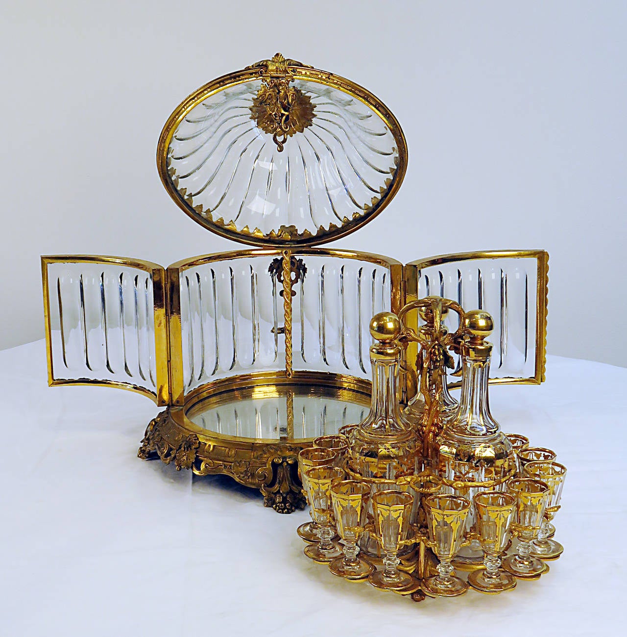 Carousel Crystal Tantalus Attributed to Baccarat, France, circa 1890 In Excellent Condition In San Francisco, CA