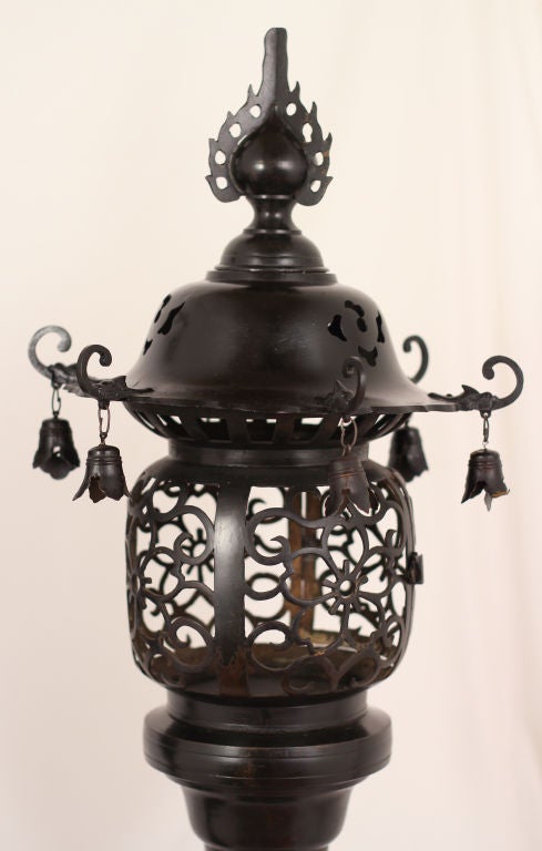 Japonisme Pair of Late 19th Century Meiji Japanese Bronze Lanterns