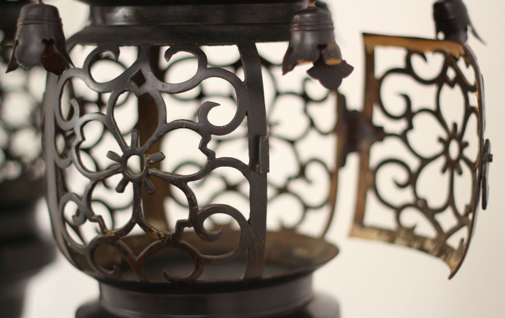 Pair of Late 19th Century Meiji Japanese Bronze Lanterns 3