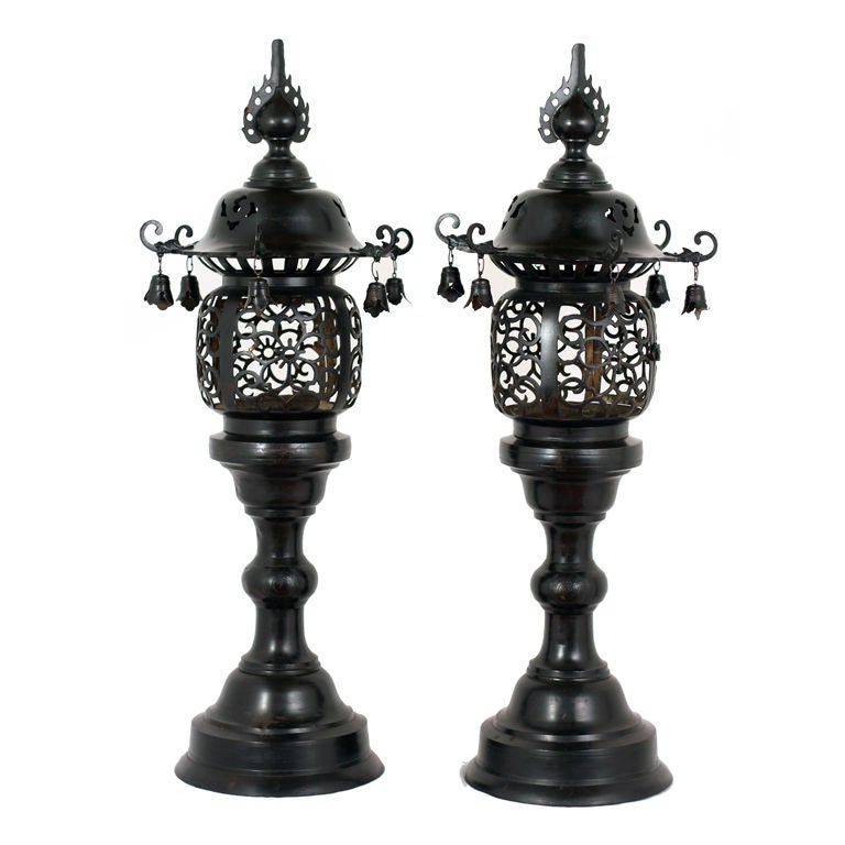 Pair of Late 19th Century Meiji Japanese Bronze Lanterns