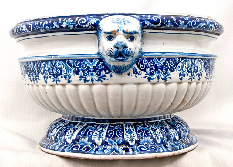 Rouen or Delft Pottery Cistern Blue and White Large Oval Basin, circa 1800 In Excellent Condition In San Francisco, CA
