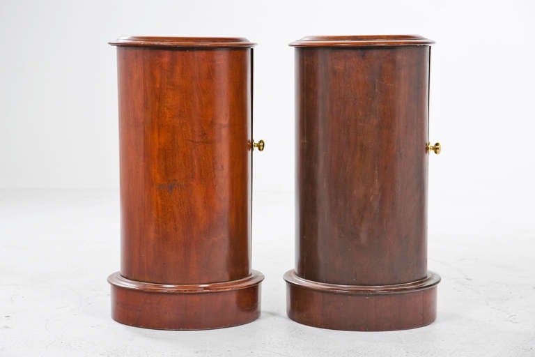 Pair of English Mahogany Pedestal Cabinets In Excellent Condition In San Francisco, CA