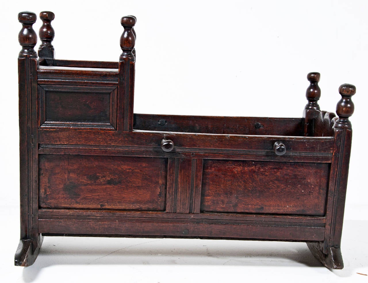 Rare Early 18th Century Oak English Cradle, circa 1706 In Excellent Condition In San Francisco, CA