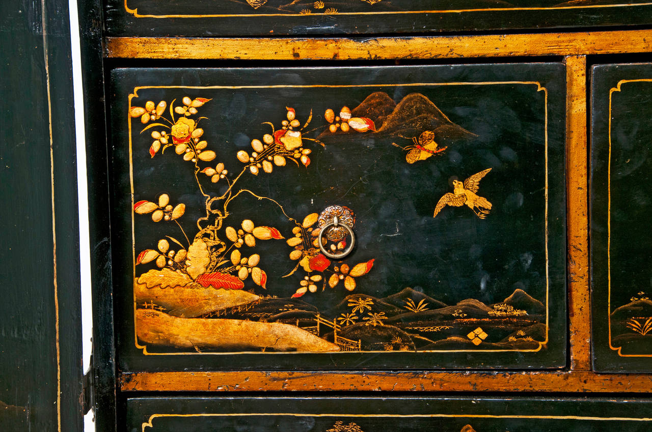 Great Period Dutch or English Chinoiserie Lacquered Cabinet on Stand In Good Condition In San Francisco, CA