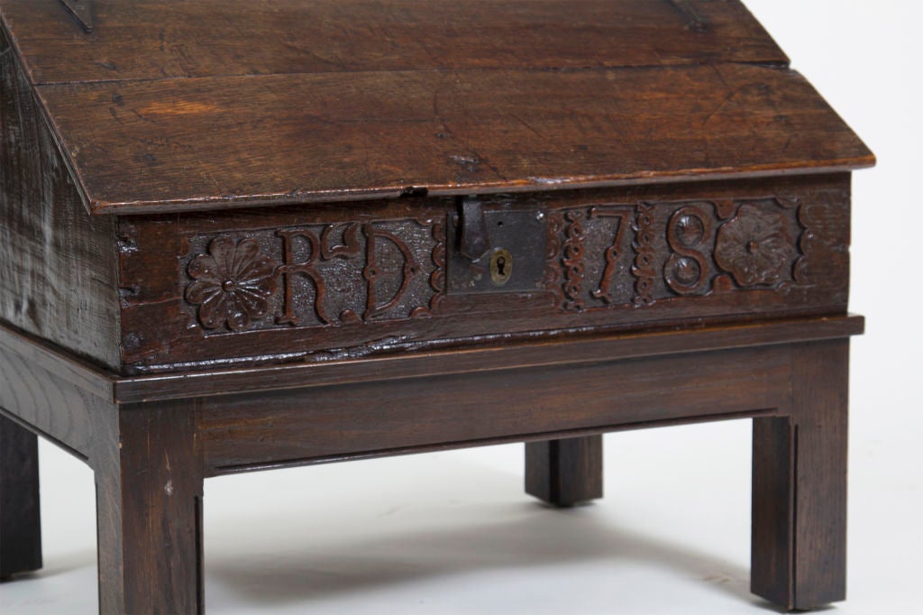 English Oak Bible Box In Good Condition In San Francisco, CA
