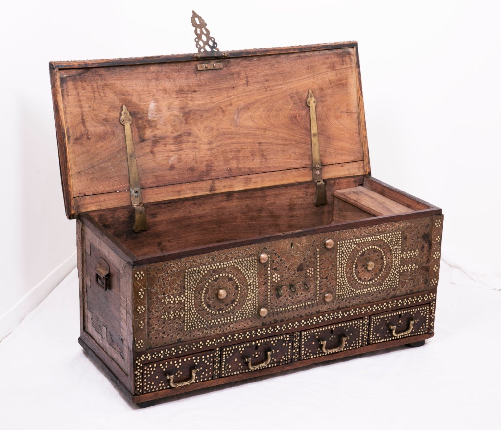 Scarce Old Zanzibar Trunk 4