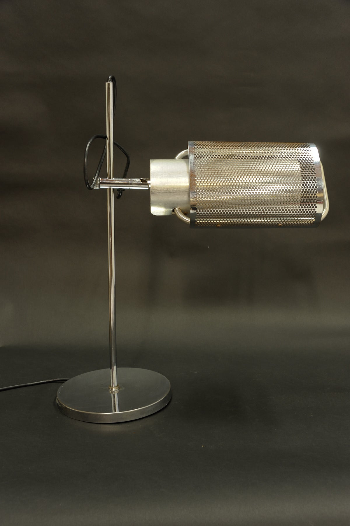 A wonderful example of a George Nelson desk lamp for Koch and Lowe. The head travels up and down the post and can rotate in all directions.