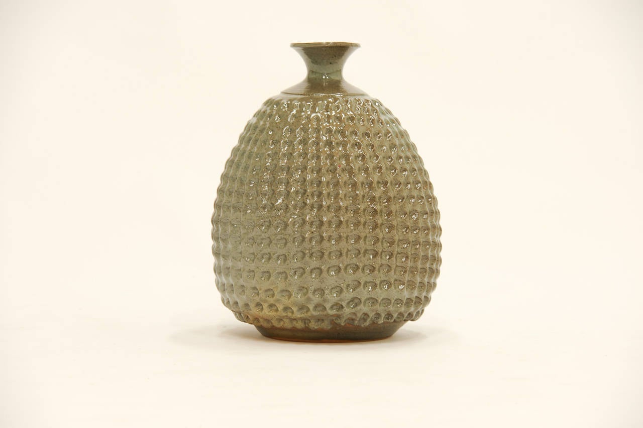 1977 Monumental James Morris Cotter Thumb Print Stoneware Vase In Excellent Condition In Portland, OR