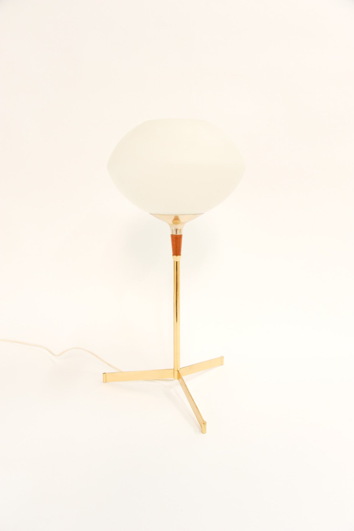 Gerald Thurston for Lightolier desk lamp with the original glass lamp shade. The base is an elegant tripod brass.