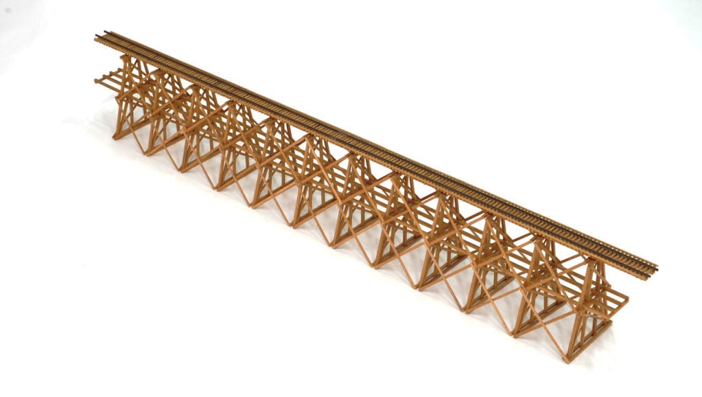 6 Foot Long O Gauge Train Trestle Model In Excellent Condition In Portland, OR
