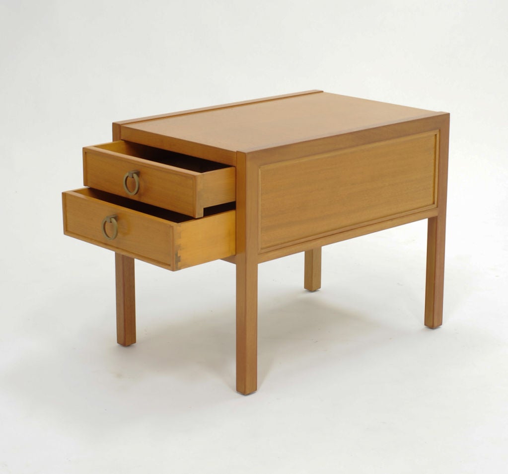 Mid-20th Century Wonderful Pair of Nightstands in the Style of Michael Taylor
