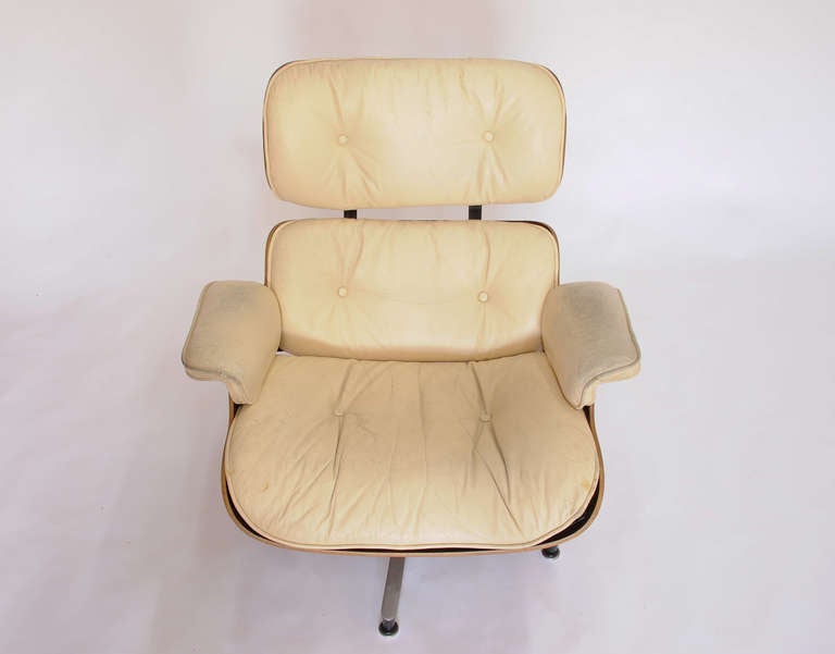 Mid-20th Century Charles and Ray Eames 670 / 671 Rosewood Lounge Chair for Herman MIller