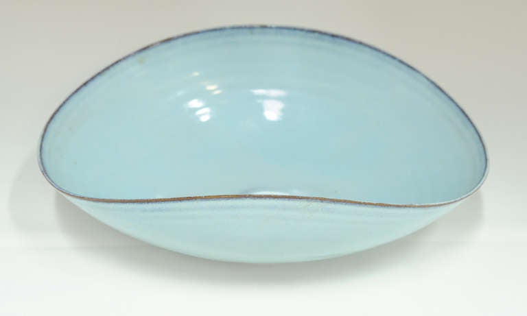 Mid-20th Century Gertrud and Otto Natzler Bowl in Blue Red Reduction Glaze