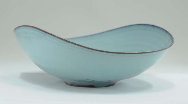 Gertrud and Otto Natzler Bowl in Blue Red Reduction Glaze In Excellent Condition In Portland, OR