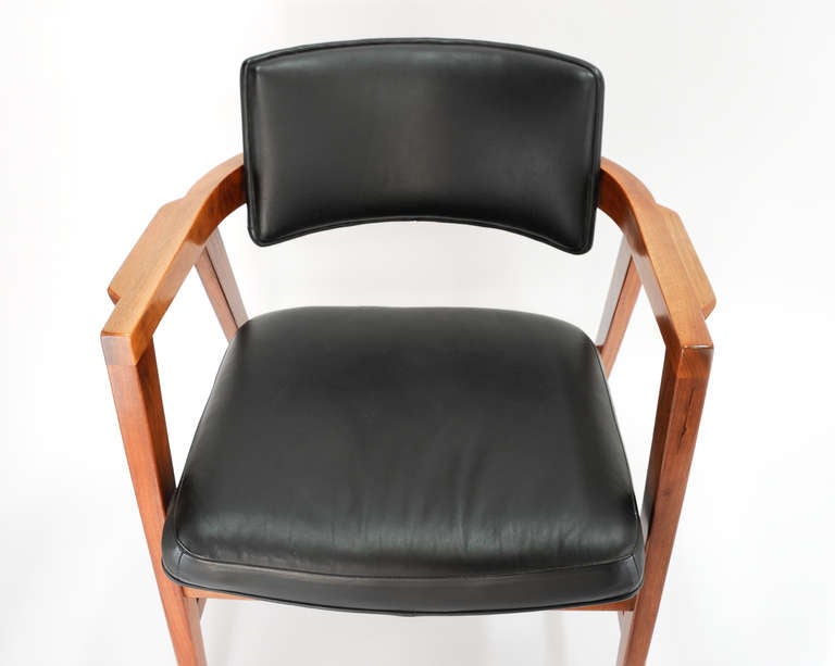 Oak Set of Eight Gunlocke Chairs