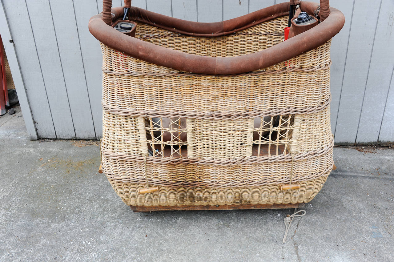 Early Classic Limited, Two-Point Raven Hot Air Balloon Basket In Good Condition In Portland, OR