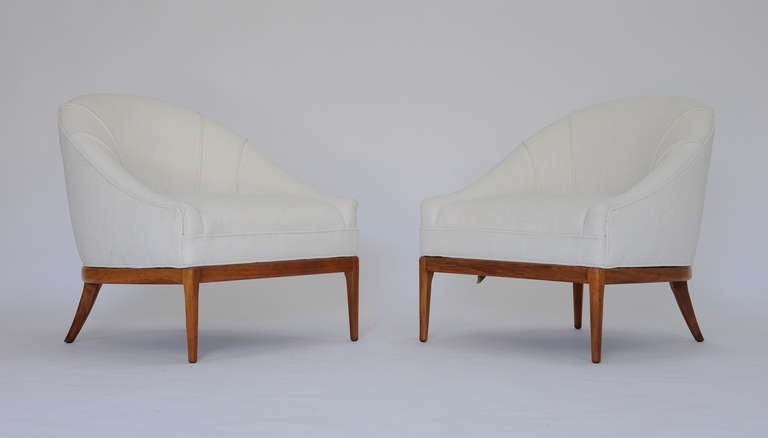 Mid-Century Modern Elegant Pair of Club Chairs in the Manner of T.H. Robsjohn-Gibbings