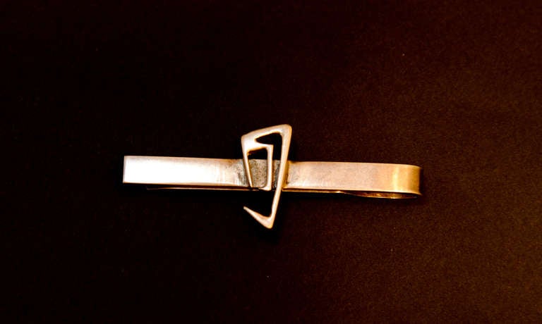 A handsome addition to any modern man's collect in sterling silver. The clip is wonderful and handsome with the modern design motif.