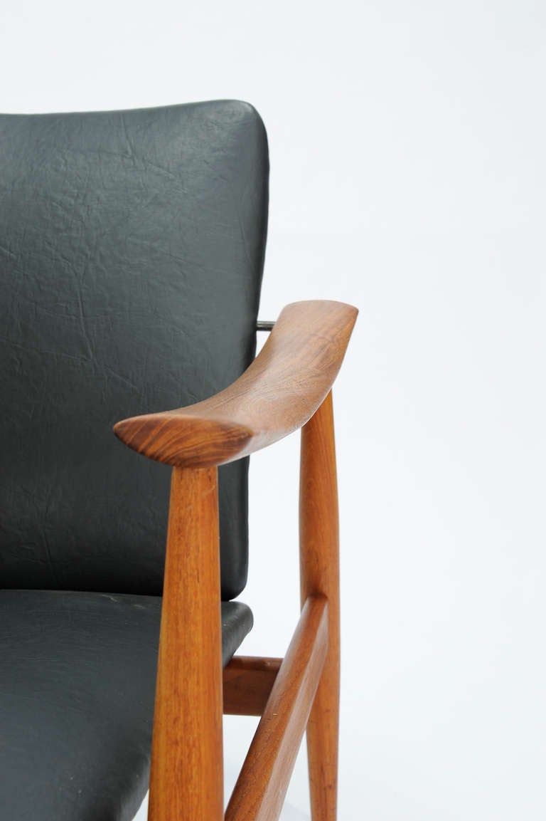 Mid-20th Century A Pair of Finn Juhl Club Chairs For Frances and Sons
