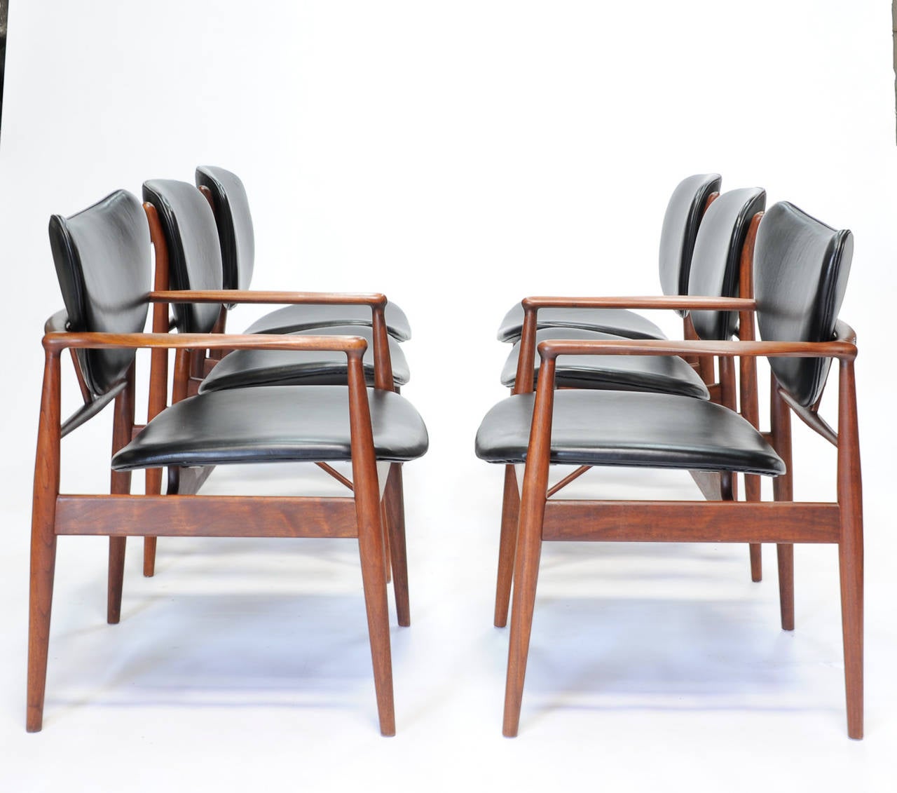 A refined and elegant set of six dining chair by Finn Juhl for Baker Furniture. Measures: Arm height is 255, H side chairs are 32