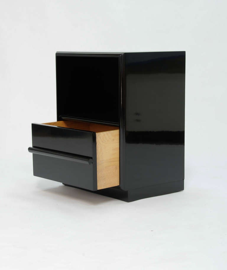 Pair of Ebonized, Lacquered T.H. Robsjohn-Gibbings Nightstands In Excellent Condition In Portland, OR