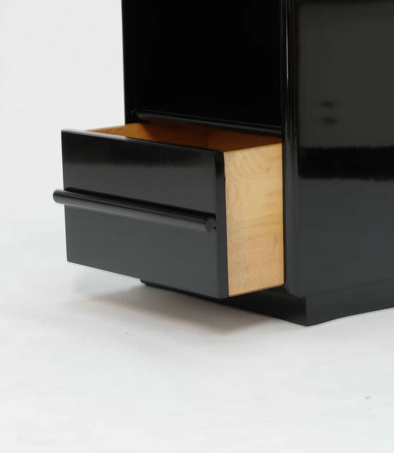Mid-20th Century Pair of Ebonized, Lacquered T.H. Robsjohn-Gibbings Nightstands