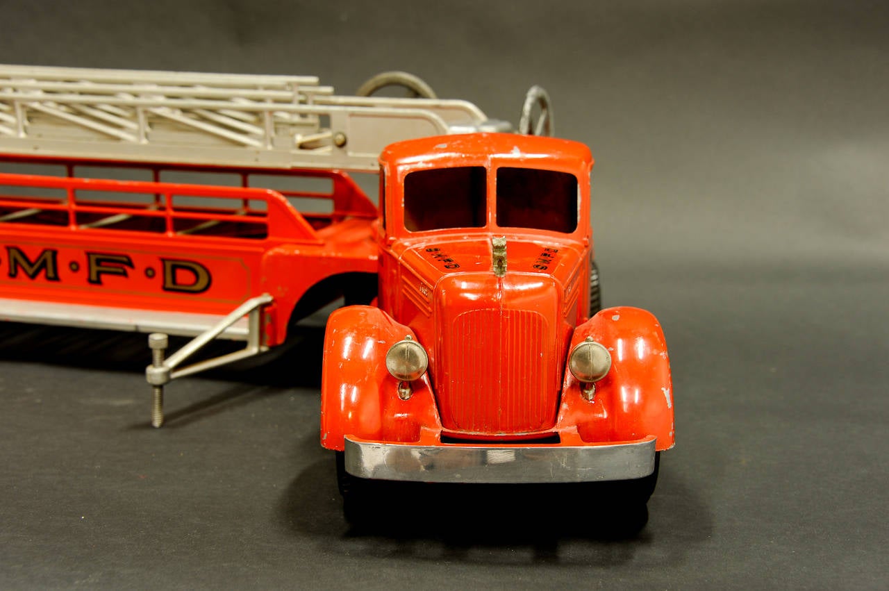Smith Miller Fire Engine No. 3 Ladder Truck Model In Good Condition In Portland, OR