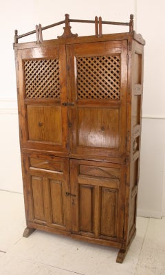 Armoire à alimentation française d'époque antique