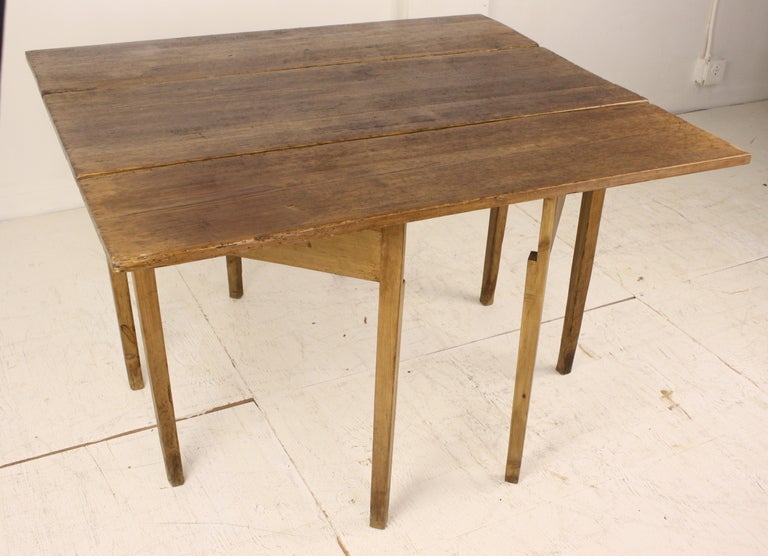 Fruitwood Distressed Antique Country English Drop-Leaf Gateleg Table