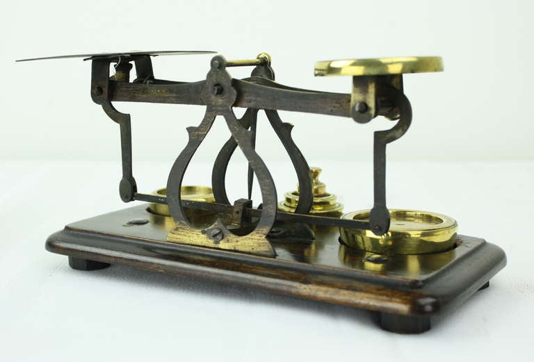 Antique English Brass Postal Scale and Weights In Excellent Condition In Port Chester, NY
