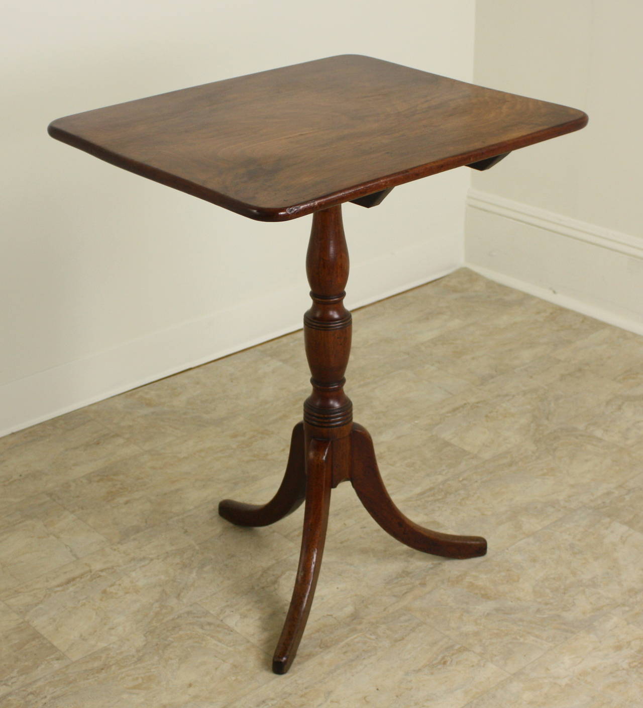 Antique Georgian Mahogany Tripod-Base Table For Sale 1