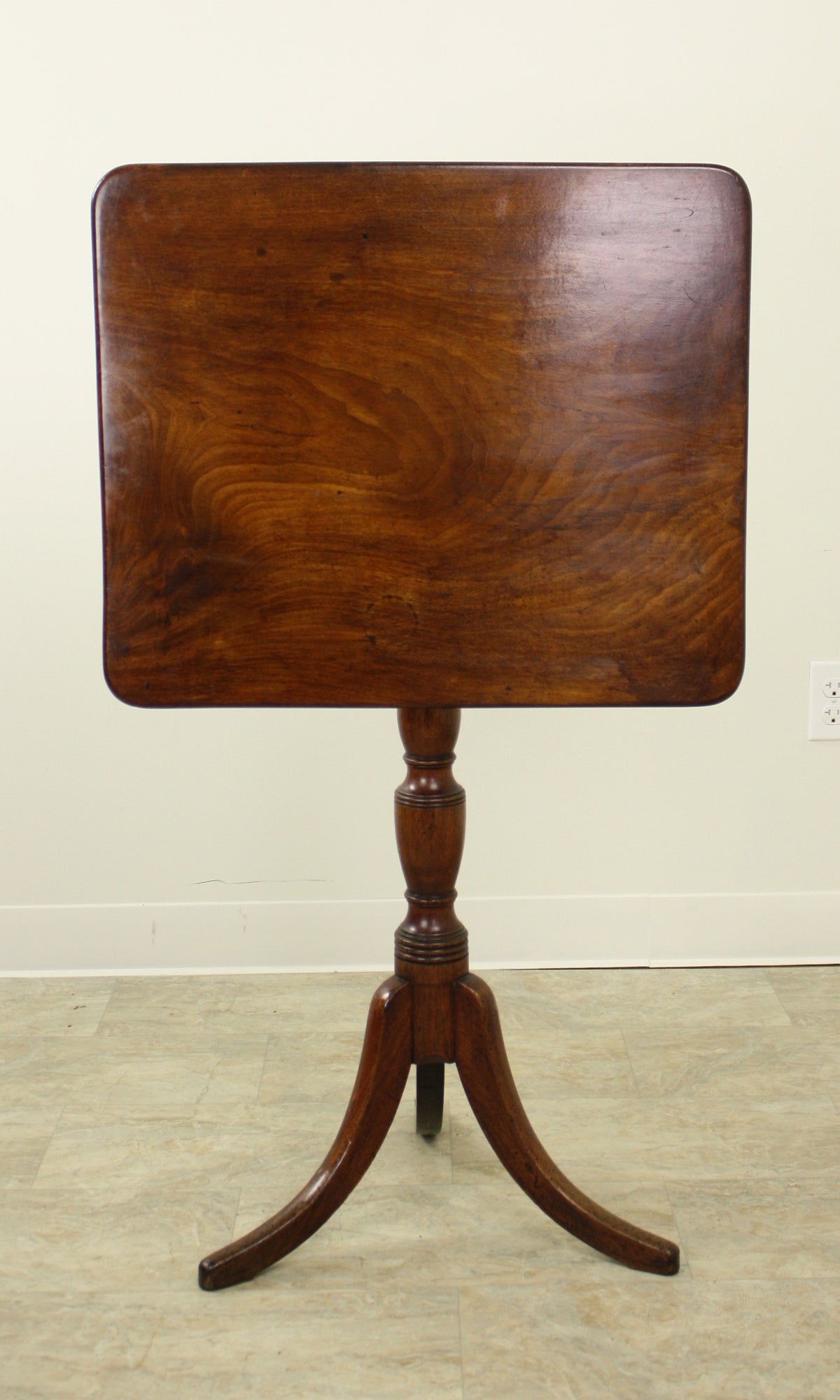 Antique Georgian Mahogany Tripod-Base Table For Sale 2