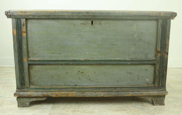 Antike blau bemalte Deckentruhe /Truhe (Österreichisch)