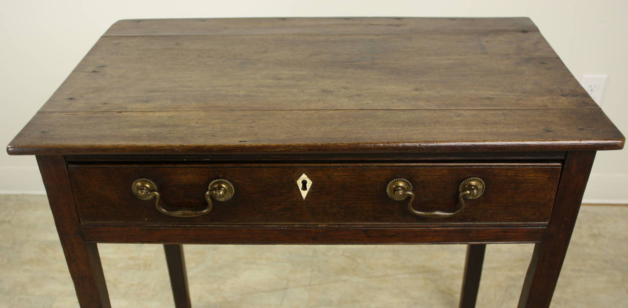 Antique Welsh Period Oak Side Table In Good Condition In Port Chester, NY