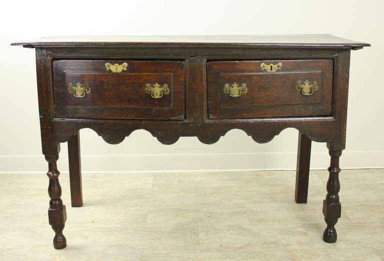Lovely Very Early Welsh Oak Server In Excellent Condition In Port Chester, NY