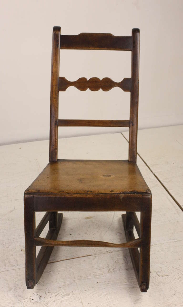 Antique English Rocking Chair In Good Condition For Sale In Port Chester, NY